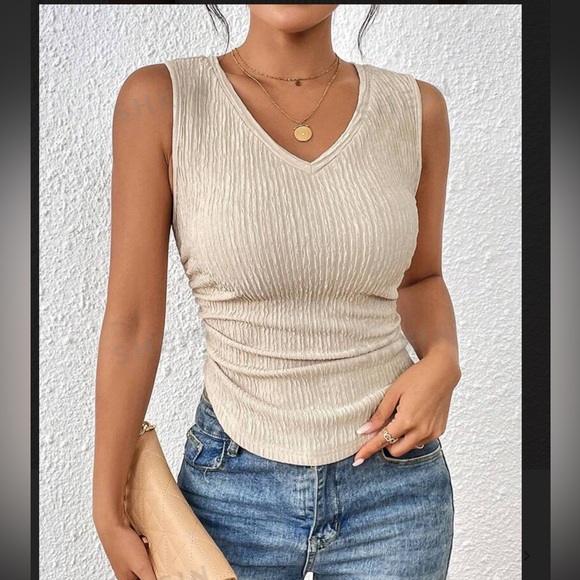 RUCHED TANK - Picture 2 of 3